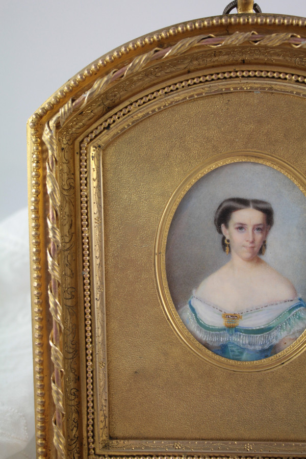 Miniature peinte de Louise Besnard (1816-1879) et cadre en bronze doré Picart