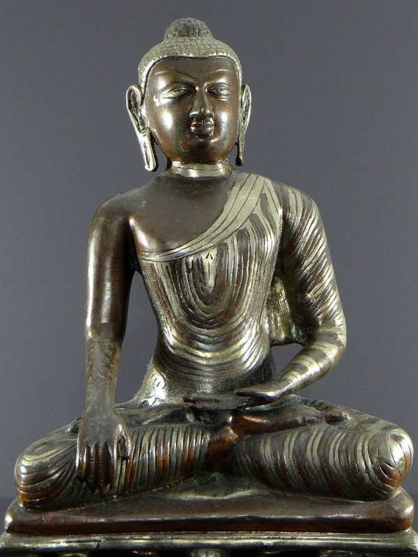 Birmanie, Années 1920/1930, Statue Bouddha En Bronze à Double Patine Cuivre Et Argent.