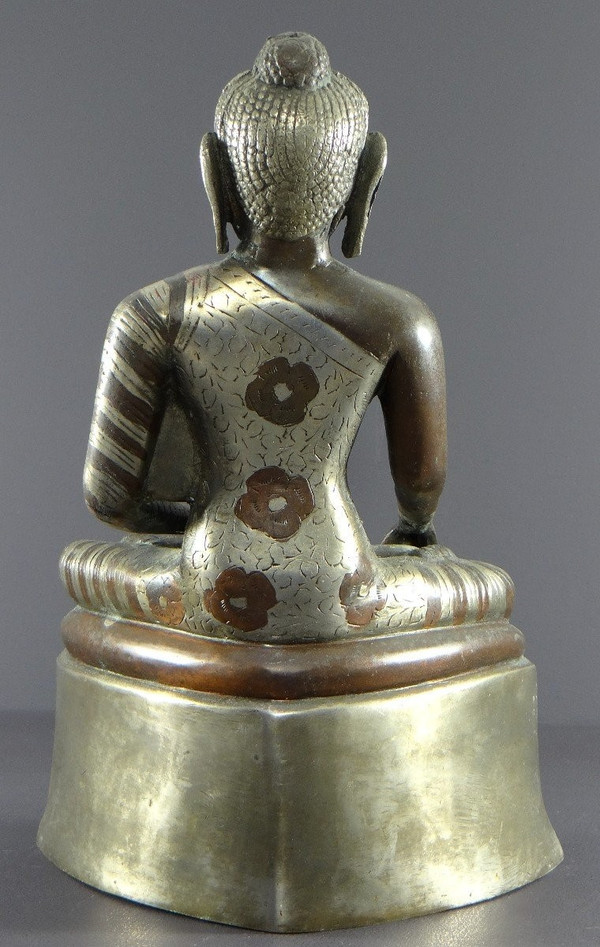 Birmanie, Années 1920/1930, Statue Bouddha En Bronze à Double Patine Cuivre Et Argent.