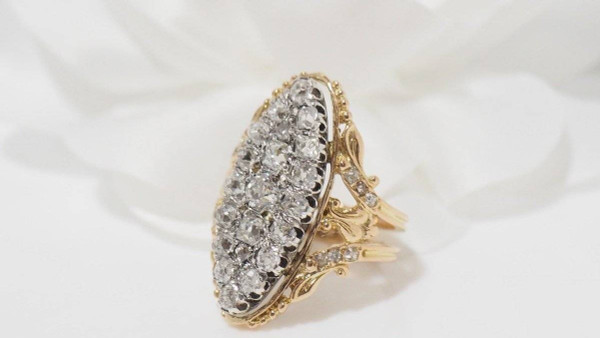 Anello Marquise in oro giallo e diamanti