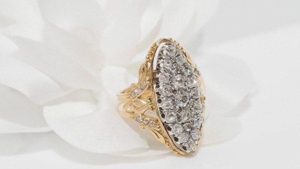 Anello Marquise in oro giallo e diamanti