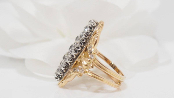 Anello Marquise in oro giallo e diamanti