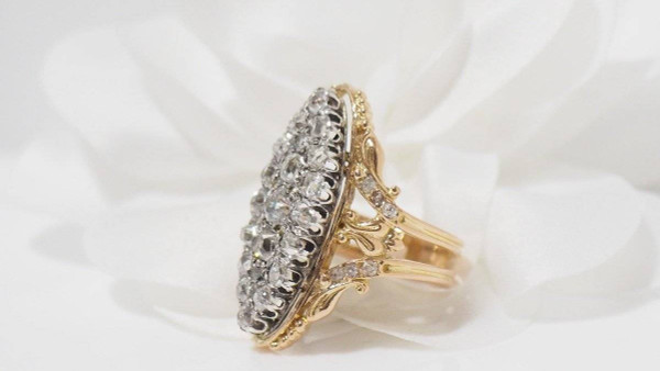 Anello Marquise in oro giallo e diamanti