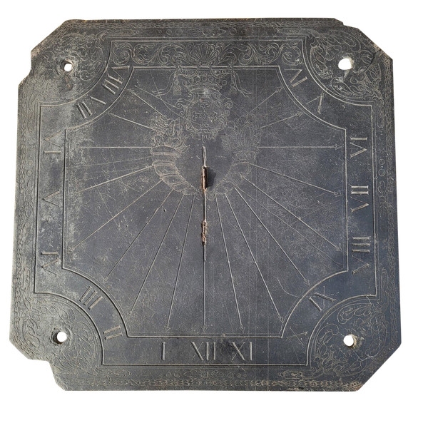 Cadran Solaire En Ardoise, Décoré Et Daté 1704