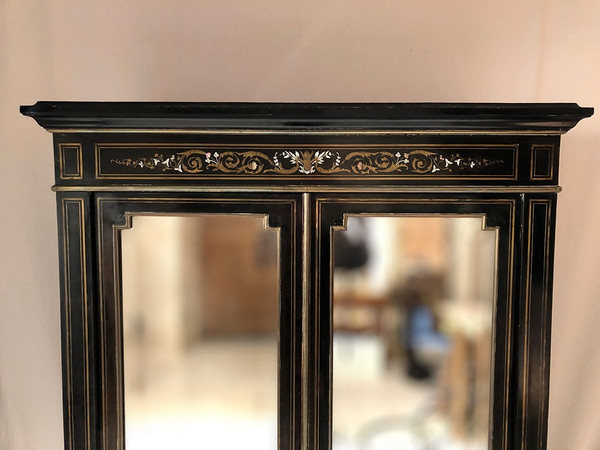 Libreria Napoleone III, legno annerito con intarsi in ottone, avorio e madreperla