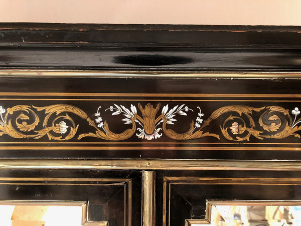 Libreria Napoleone III, legno annerito con intarsi in ottone, avorio e madreperla