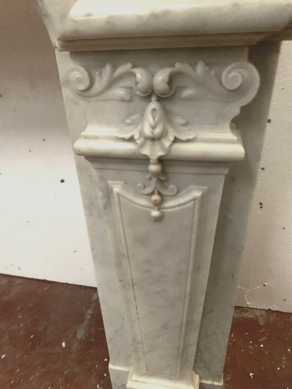 Camino in stile Regency in marmo bianco di CARRARA ITALIA XIX secolo