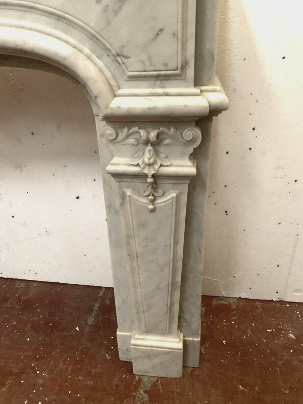 Camino in stile Regency in marmo bianco di CARRARA ITALIA XIX secolo