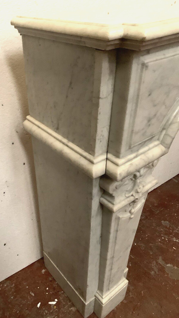 Camino in stile Regency in marmo bianco di CARRARA ITALIA XIX secolo
