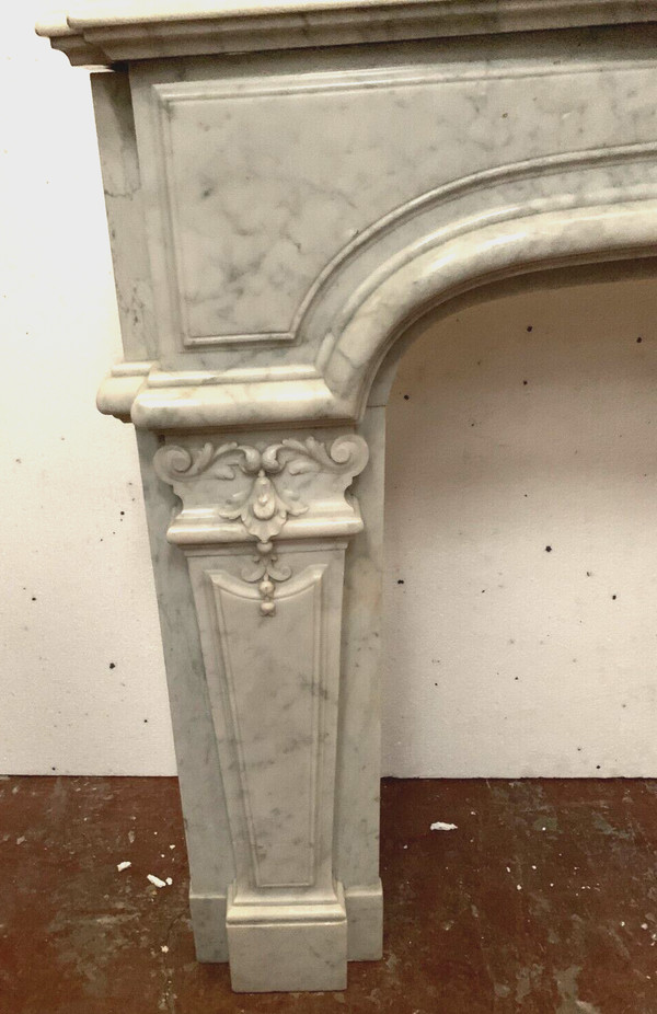Camino in stile Regency in marmo bianco di CARRARA ITALIA XIX secolo