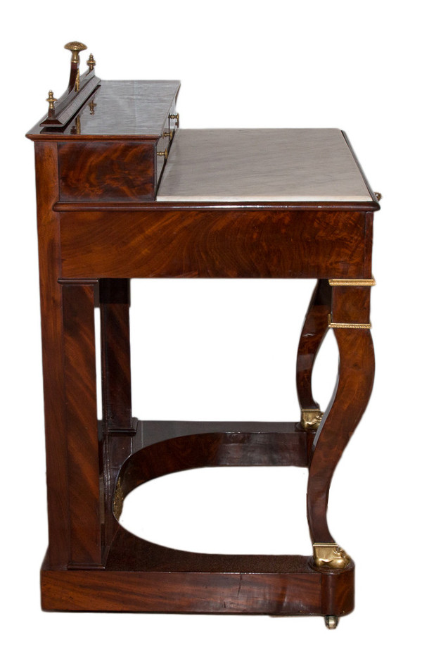 Periodo di restauro della toeletta in mogano 1820-1830