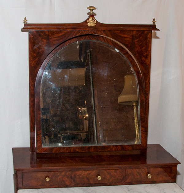 Periodo di restauro della toeletta in mogano 1820-1830