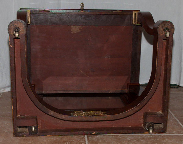 Periodo di restauro della toeletta in mogano 1820-1830