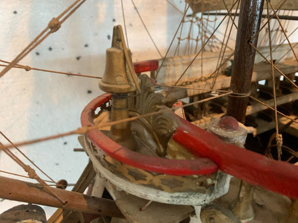 Ancienne maquette d'un bateau de pirate des mers XX siècle