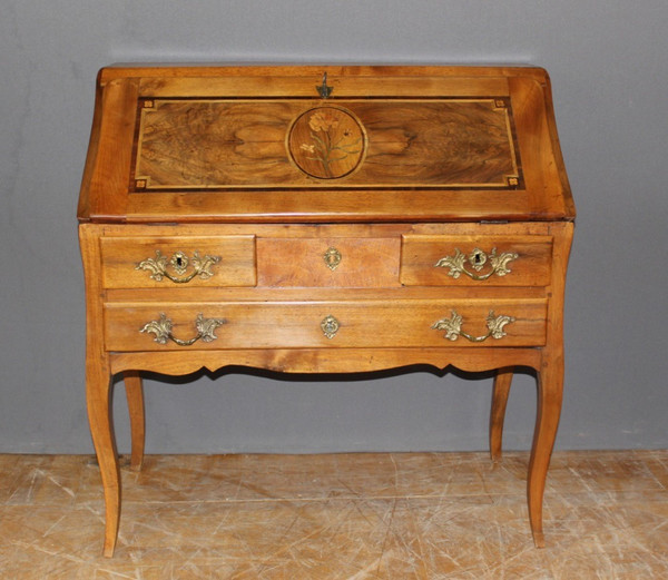 Louis XV sloping desk in walnut and 18th century marquetry