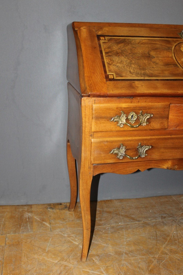 Louis XV sloping desk in walnut and 18th century marquetry