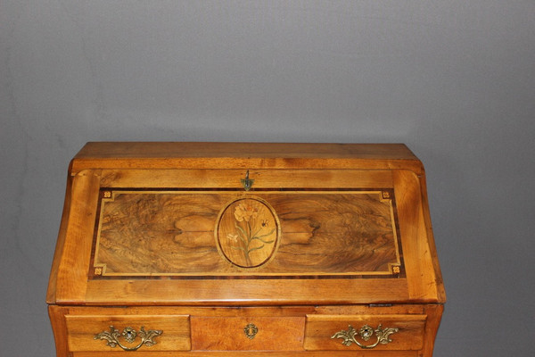 Louis XV sloping desk in walnut and 18th century marquetry