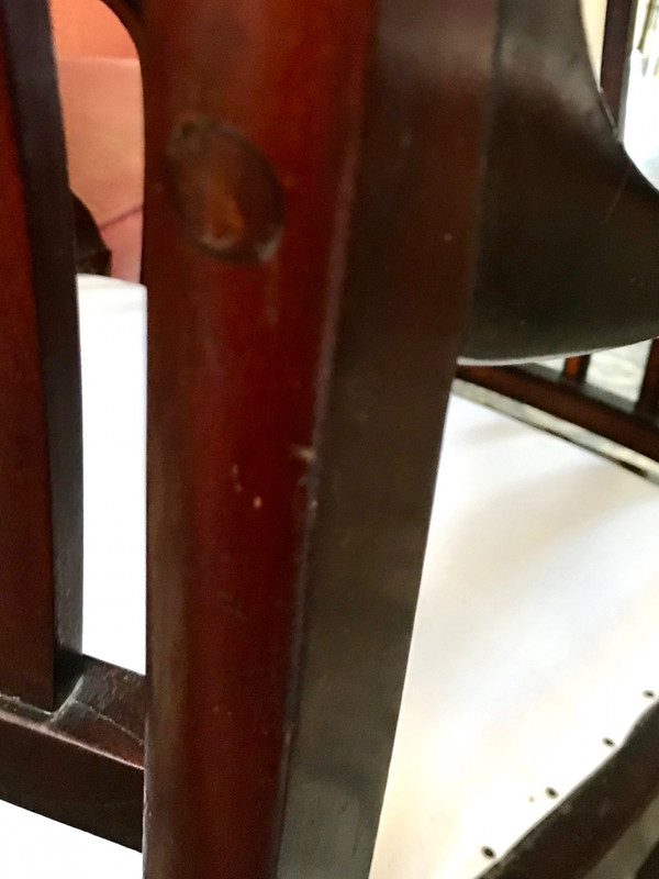 Libreria intarsiata in mogano scrivania poltrone XIX secolo