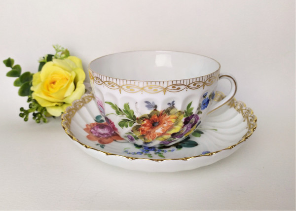 Tazza da colazione con piattino in porcellana di Dresda