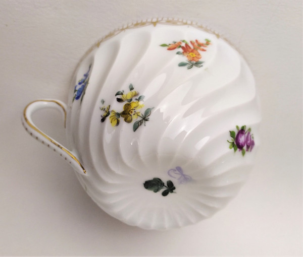 Tazza da colazione con piattino in porcellana di Dresda