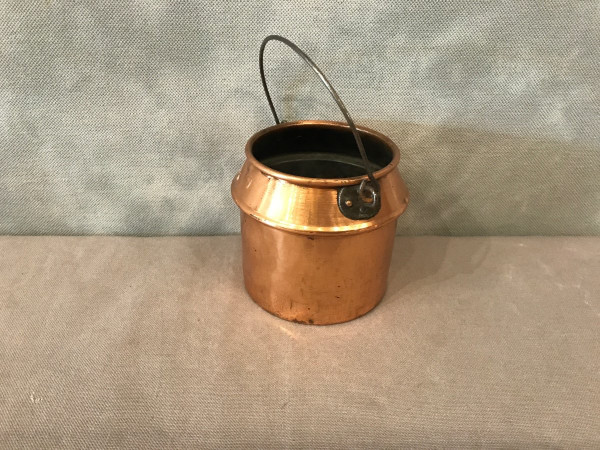 petit pot en cuivre d'époque 18 ème 