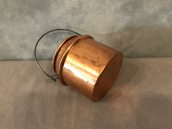 petit pot en cuivre d'époque 18 ème 