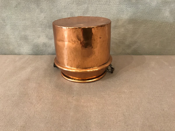 petit pot en cuivre d'époque 18 ème 
