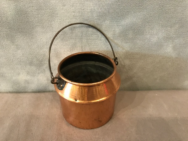 petit pot en cuivre d'époque 18 ème 