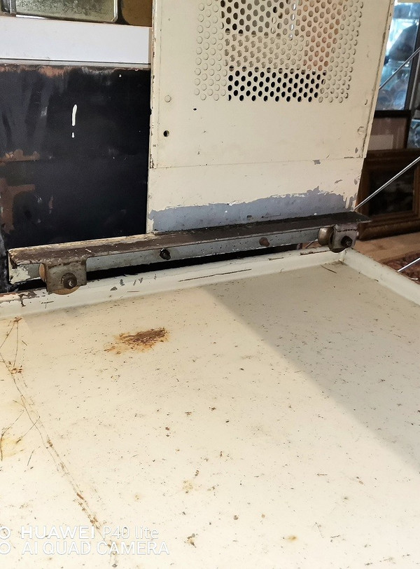 Très beau casier de tri de la Poste a 16 cases industriel