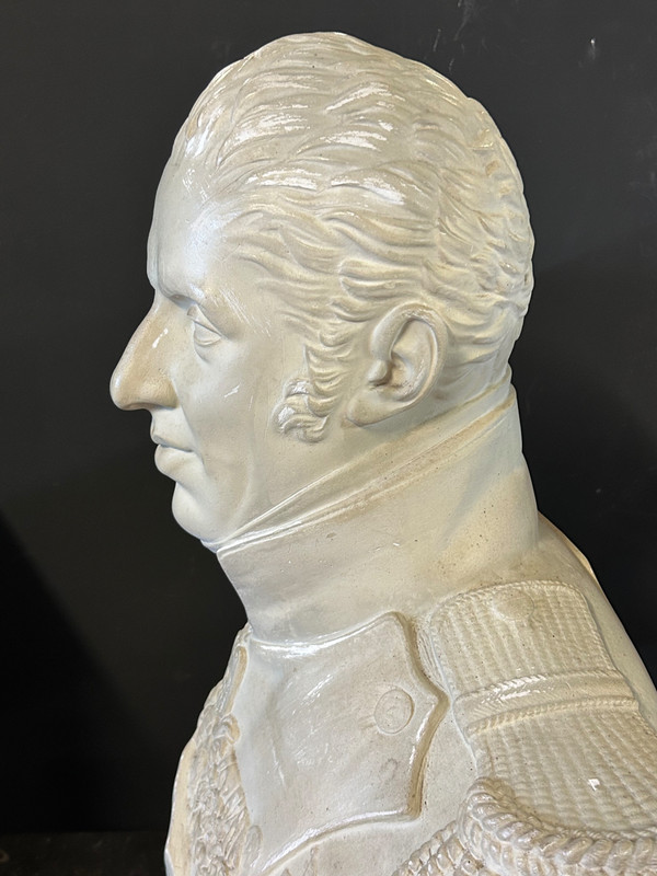 Grande busto in gesso di Carlo X in uniforme militare Fine XIX secolo