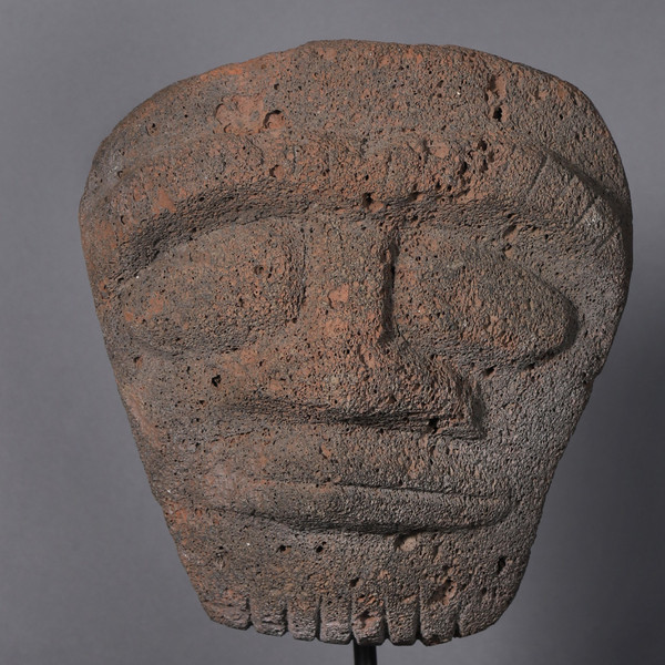 Idolfigur aus Vulkangestein - Südamerika