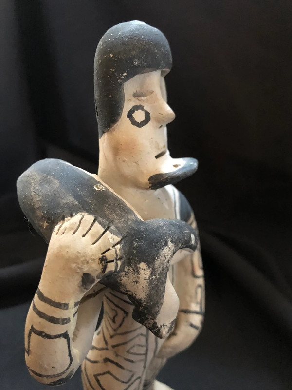 Statuette of a man in painted terracotta Karaja, Lijoko Brazil Tribal Art work from the 60s