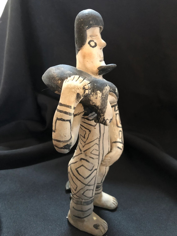 Statuette of a man in painted terracotta Karaja, Lijoko Brazil Tribal Art work from the 60s