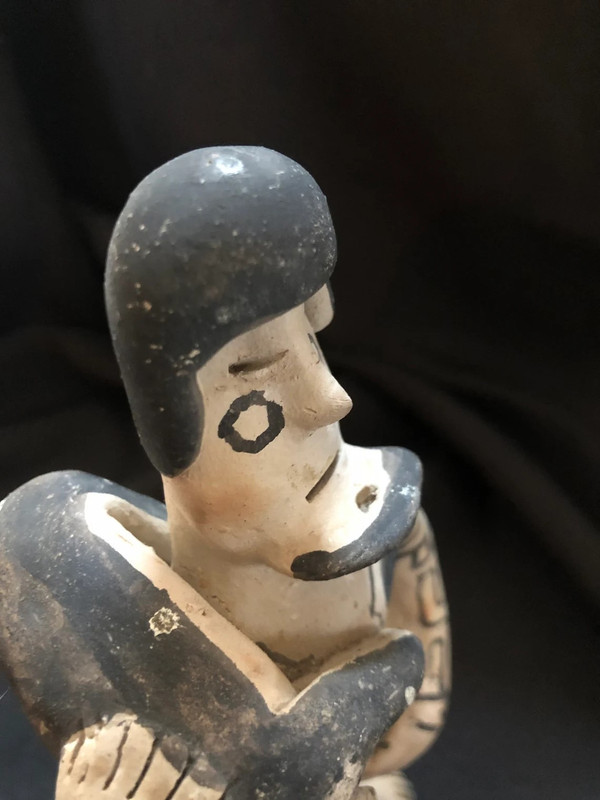 Statuette of a man in painted terracotta Karaja, Lijoko Brazil Tribal Art work from the 60s