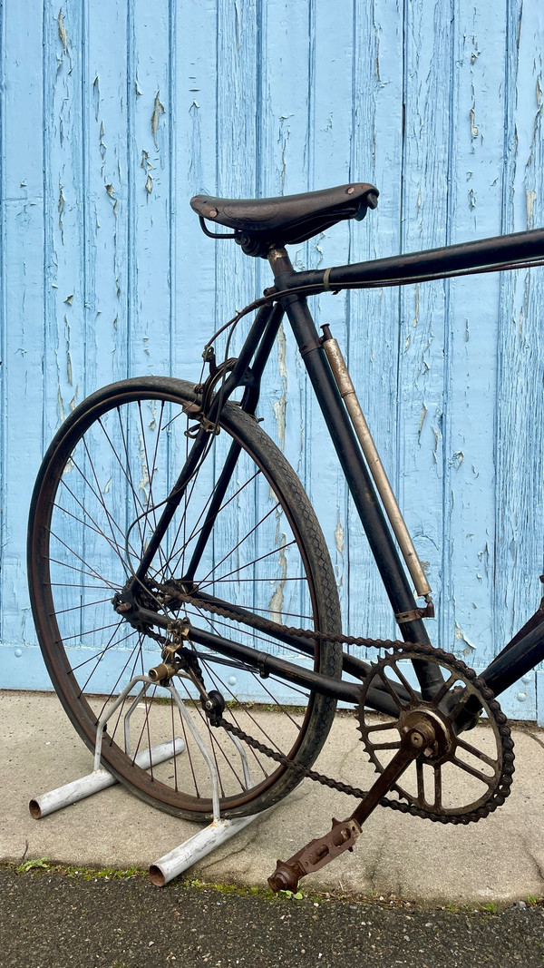 Antikes Belle-Époque-Fahrrad (1871 - 1914)
