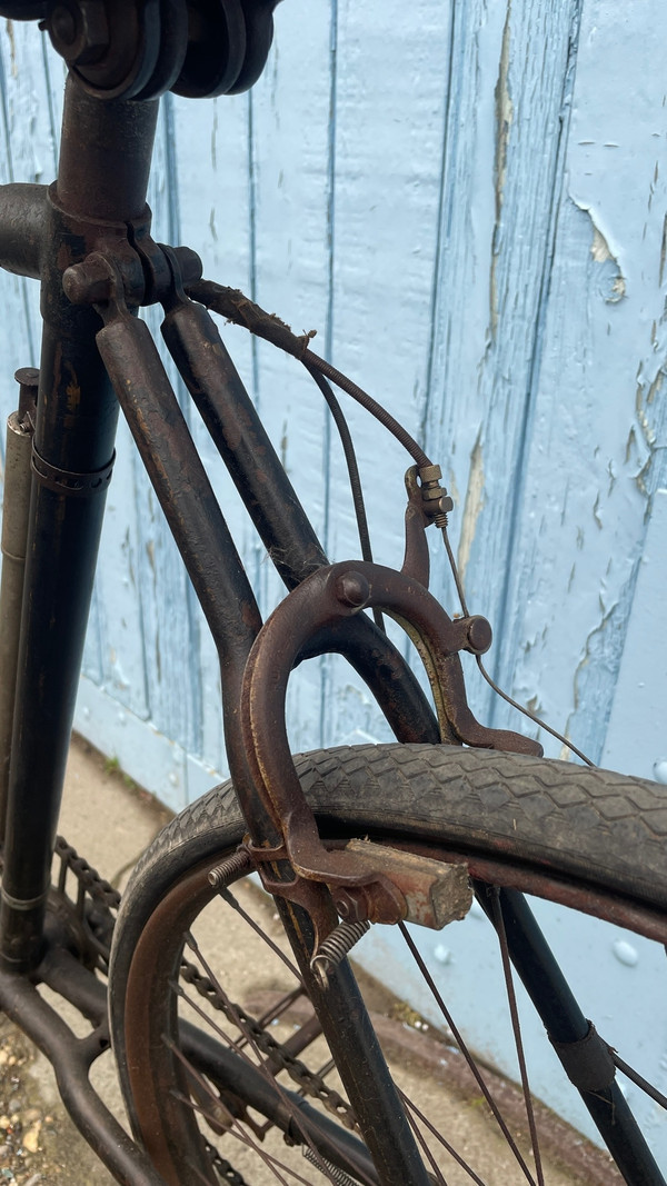 Antikes Belle-Époque-Fahrrad (1871 - 1914)