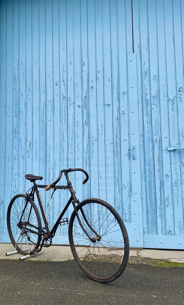 Antikes Belle-Époque-Fahrrad (1871 - 1914)