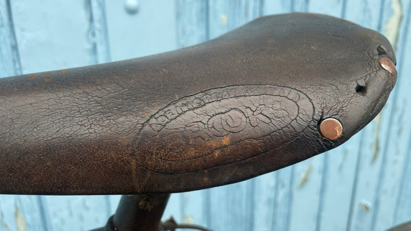 Antikes Belle-Époque-Fahrrad (1871 - 1914)