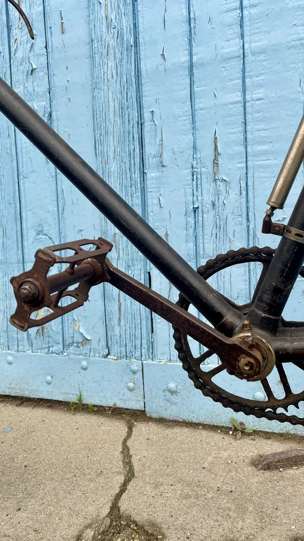 Antikes Belle-Époque-Fahrrad (1871 - 1914)