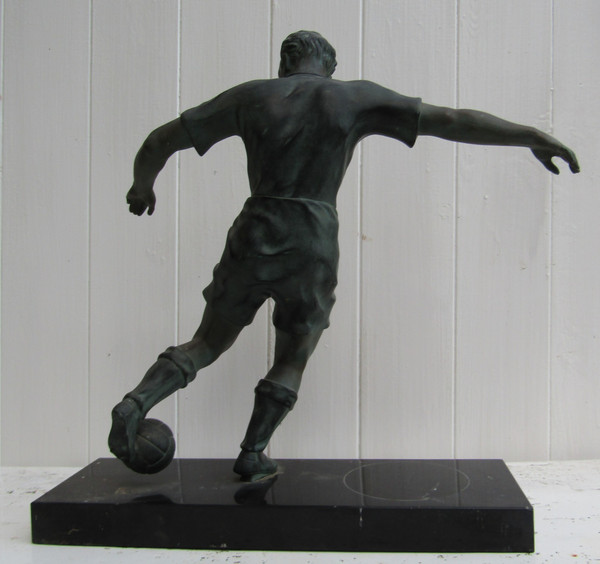 Fußballer-Skulptur