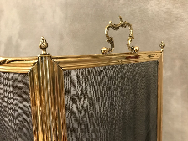 Beau pare feu de cheminée ancien en laiton d'époque 19 ème de style Louis XV 