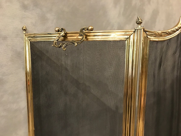 Beau pare feu de cheminée ancien en laiton d'époque 19 ème de style Louis XV 