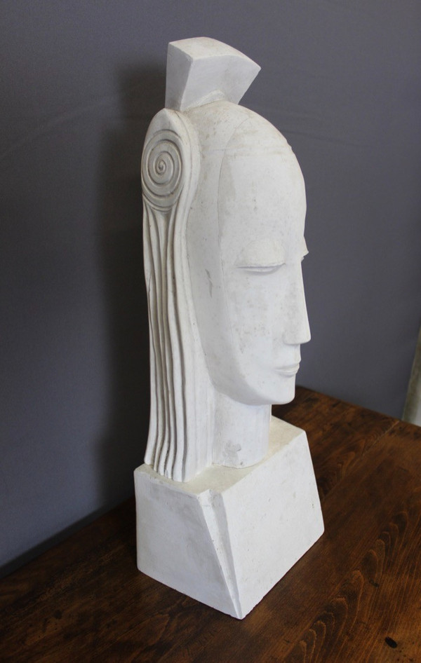 Sculpture Art Déco En Plâtre Représentant Une Tête De Femme Dans Le Goût De Gustave Miklos 