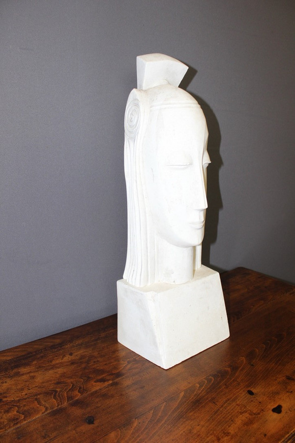 Sculpture Art Déco En Plâtre Représentant Une Tête De Femme Dans Le Goût De Gustave Miklos 