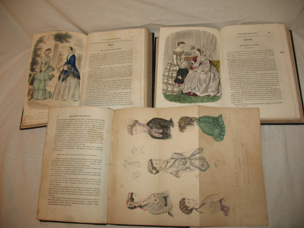 Magasin des demoiselles 3 volumes complets avec planches en couleur gravures de mode 1850 à 69