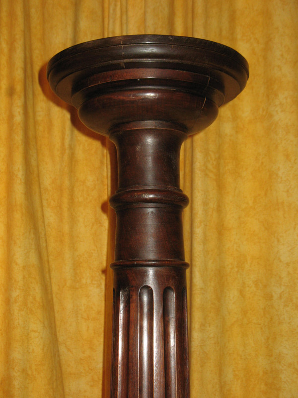 Louis XVI style walnut saddle column, 19th century, height: 125 cm