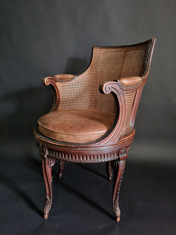 Georges Jacob, außergewöhnlicher Drehsessel aus der Zeit Louis XVI.