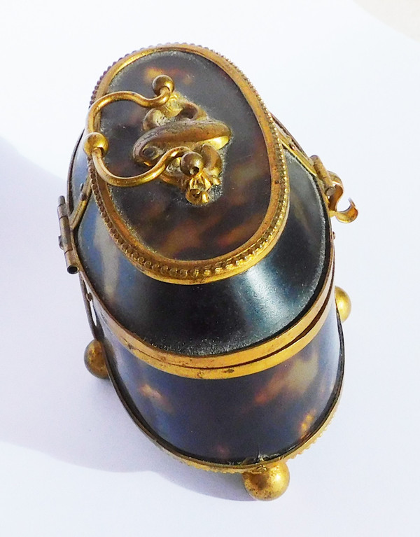 Coffret Nécessaire De Couture écaille De Tortue laiton XIXe ciseaux dé étui aiguille pomponne