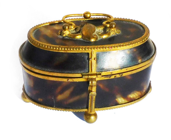 Coffret Nécessaire De Couture écaille De Tortue laiton XIXe ciseaux dé étui aiguille pomponne