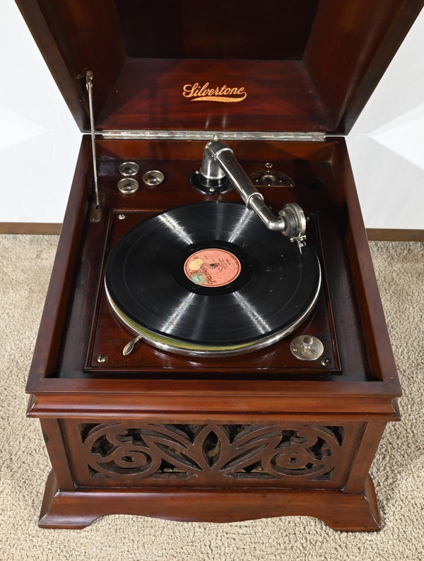 Phonographe Silvertone Model VII en Acajou – 1920